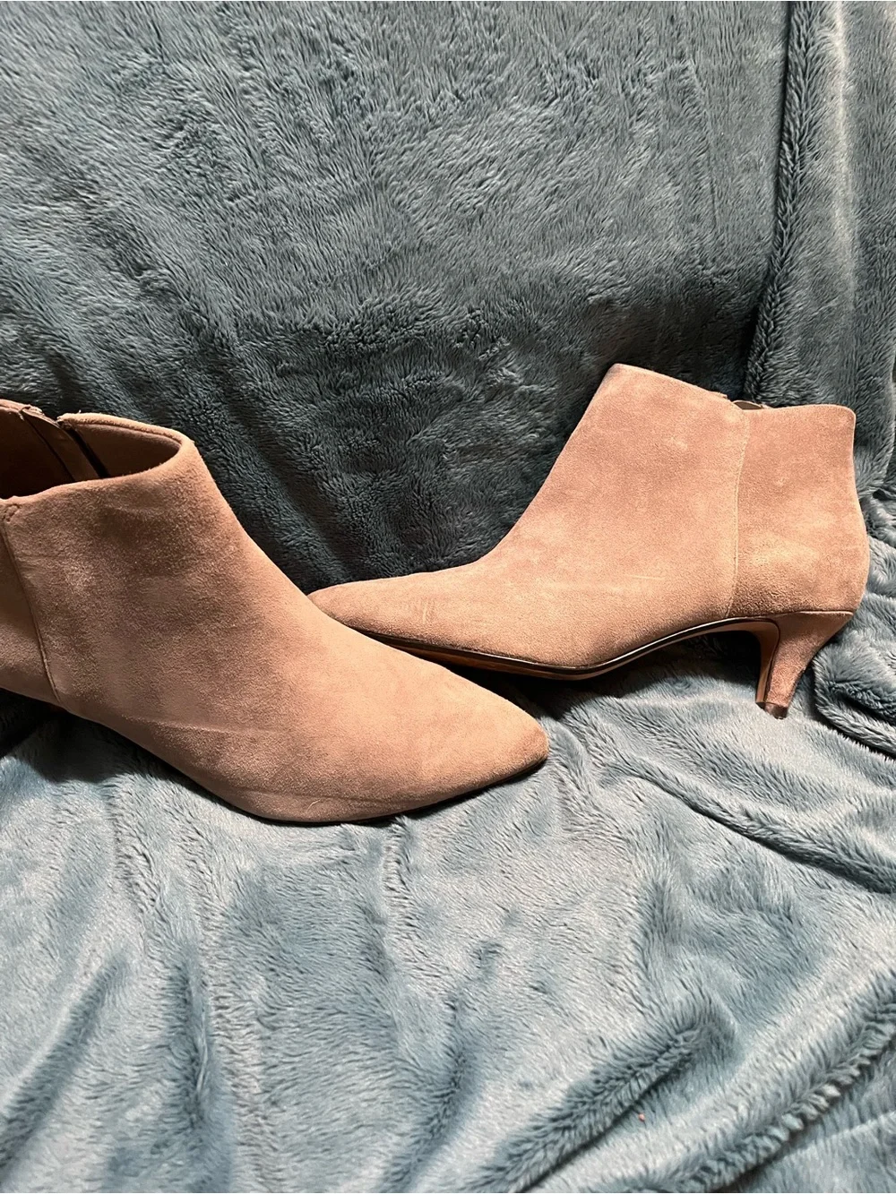 Women's Suede Pointed-Toe Kitten Heel Ankle Boots - GRAY.